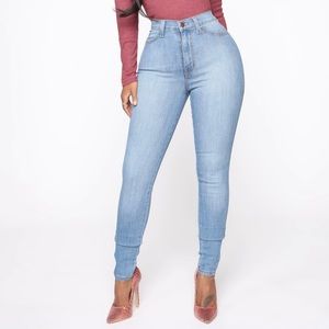 Fashion Nova High Waisted Classic Jeans Size 7